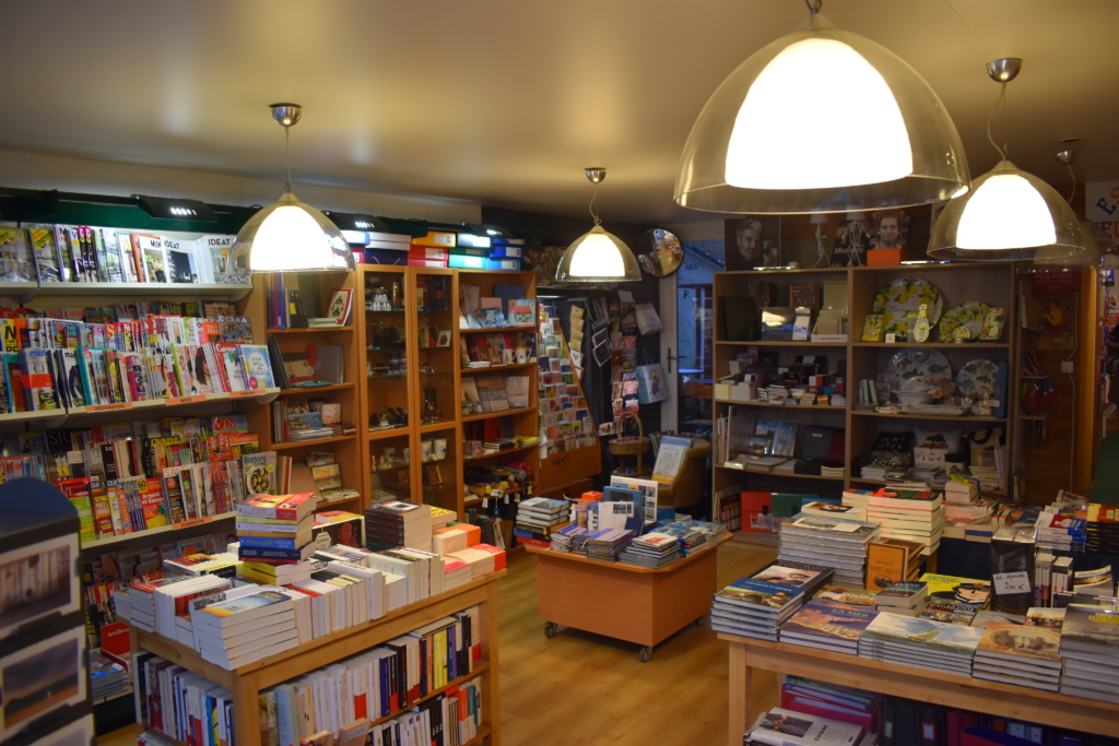 intérieur de la librairie Le Porte Plume à saint-malo